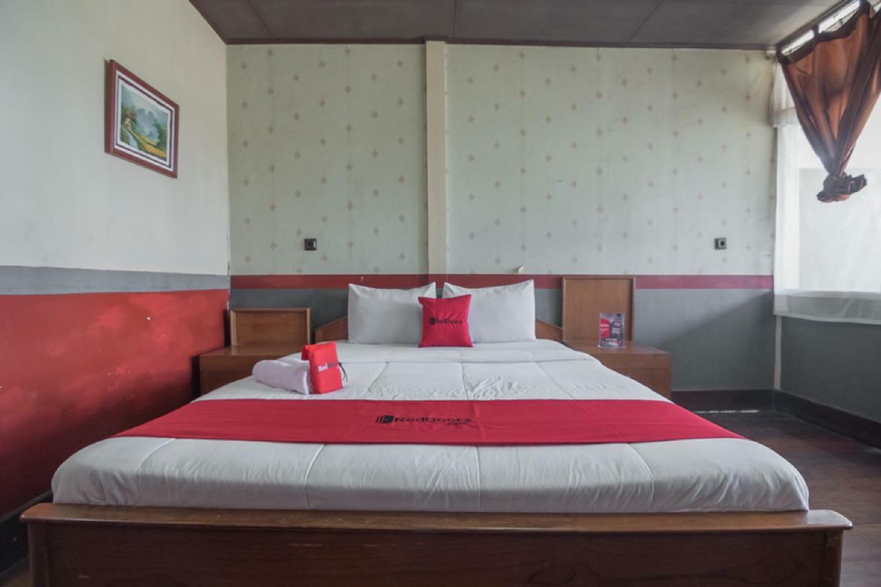 Hotel Reddoorz @ Maribaya Street Lembang Exteriér fotografie